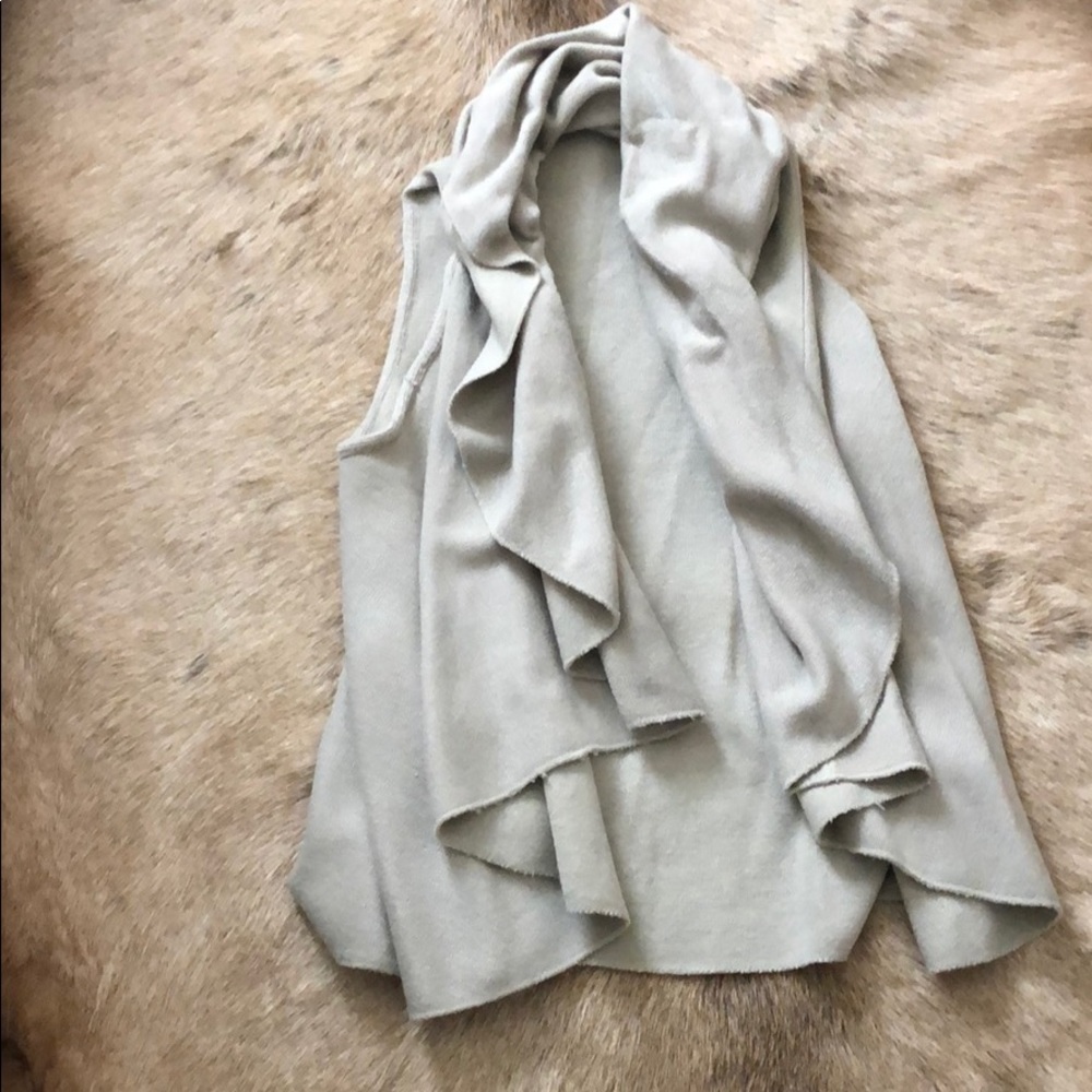 Taupe vest